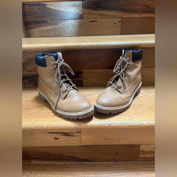 Brand new Schuler Shoes Tan Lace-Up Ankle Boots - Picture 1 of 4